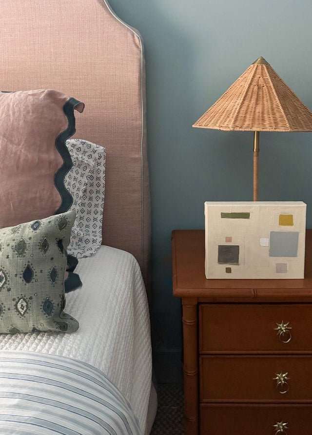 Fun - sized V | 8" h x 10" w - Liza Pruitt