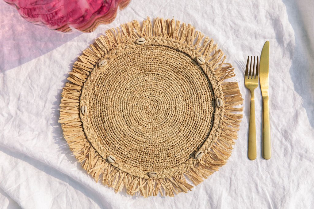 Round natural raffia tabletop with fringes, Woven raffia Placemat - Liza Pruitt