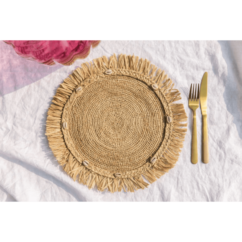 Round natural raffia tabletop with fringes, Woven raffia Placemat - Liza Pruitt